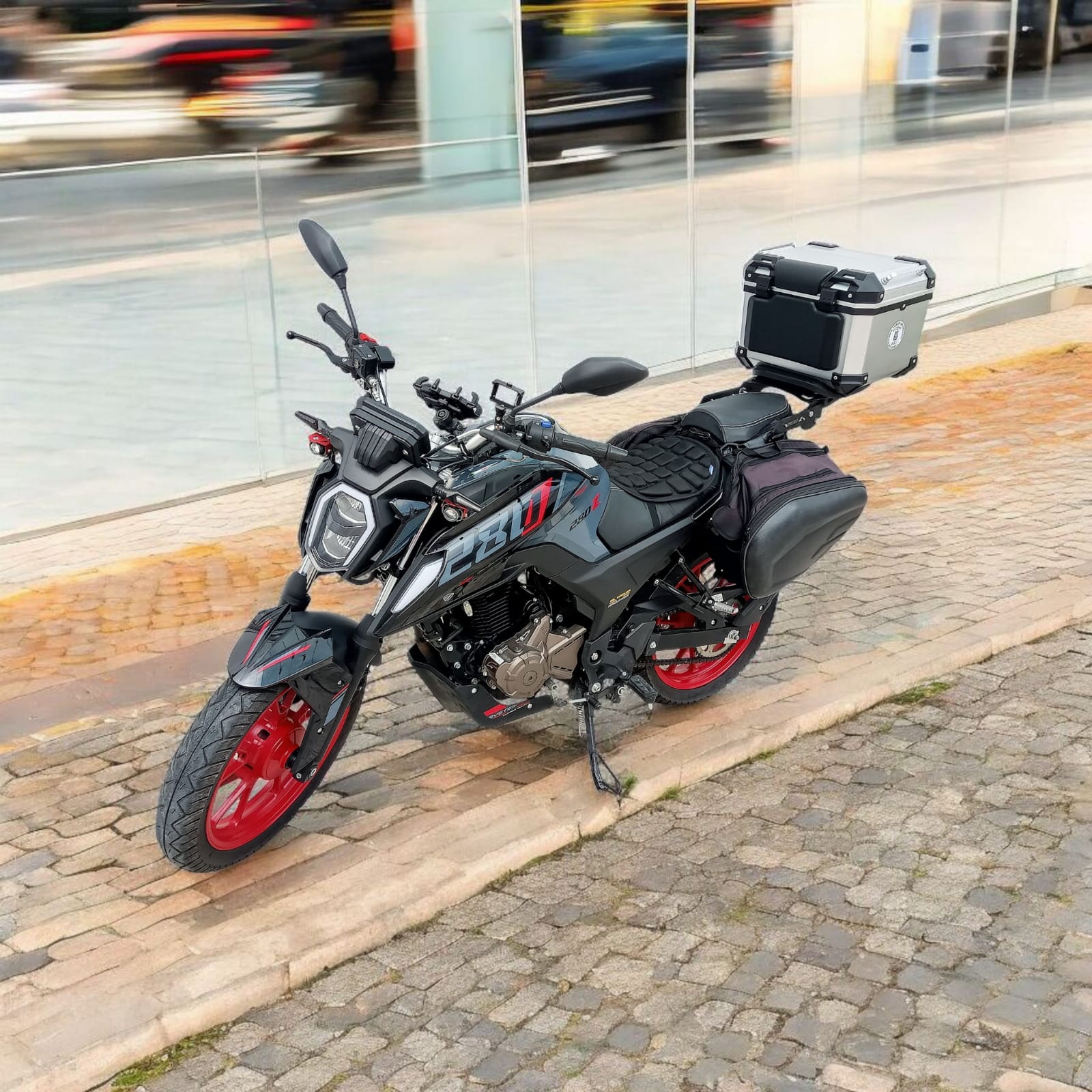 Moto semi nueva 280z